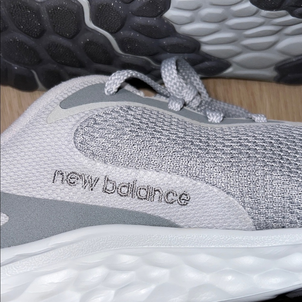 New Balance Arishi V4 Light Gray Athletic Sneakers - Picture 15 of 15